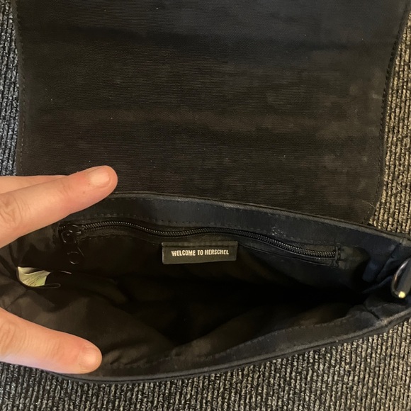 Herschel Supply Co. Orion Retreat Mini Crossbody Bag black *strap not included* - Picture 5 of 12